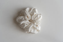 Load image into Gallery viewer, ONLY-REAL-SILK Scrunchie with pearls - Large