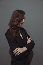 Load image into Gallery viewer, Model in Black Blazer wearing Modern Lux Hair Jewelry ULA Tahitian Pearl Headband in 14k gold plated metal